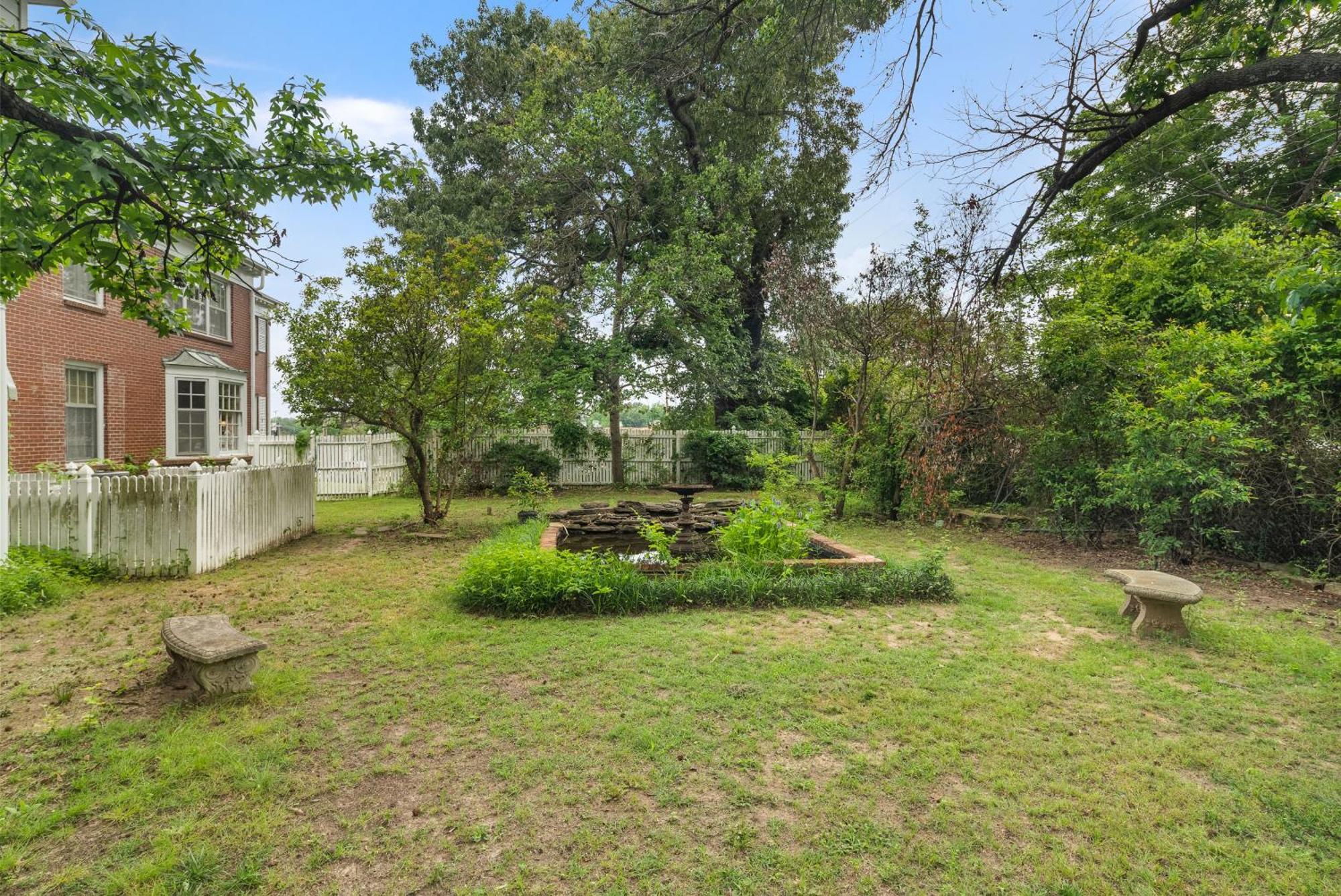 Beland Mansion-Blooming Garden Suite! Fort Smith Ngoại thất bức ảnh